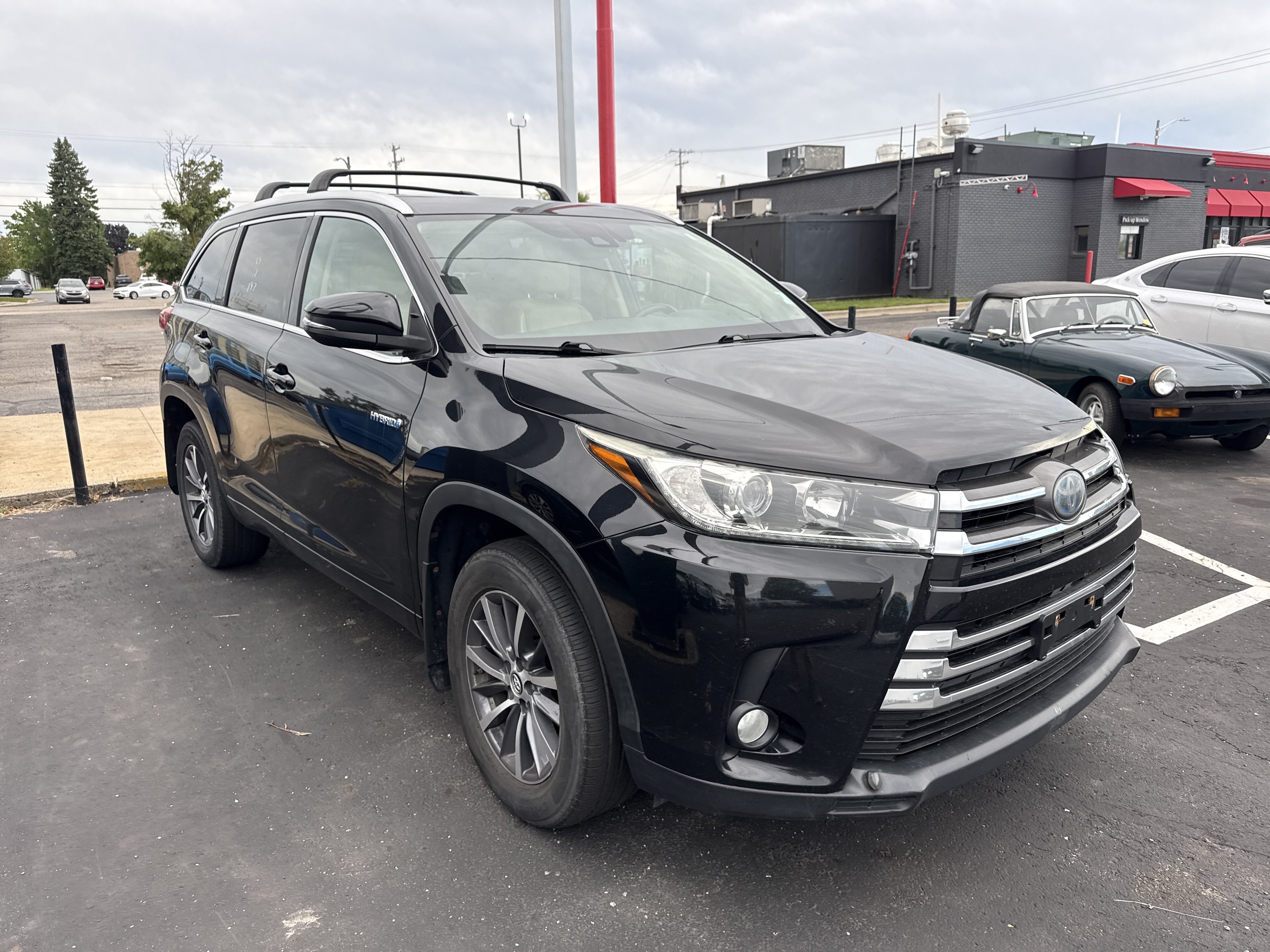 Used 2017 Toyota Highlander XLE AWD/4WD image 5