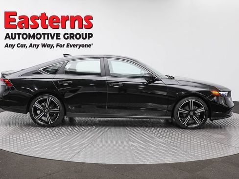 Used 2025 Honda Accord Sport image 4