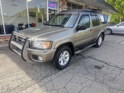 Used 2003 Nissan Pathfinder SE image 2