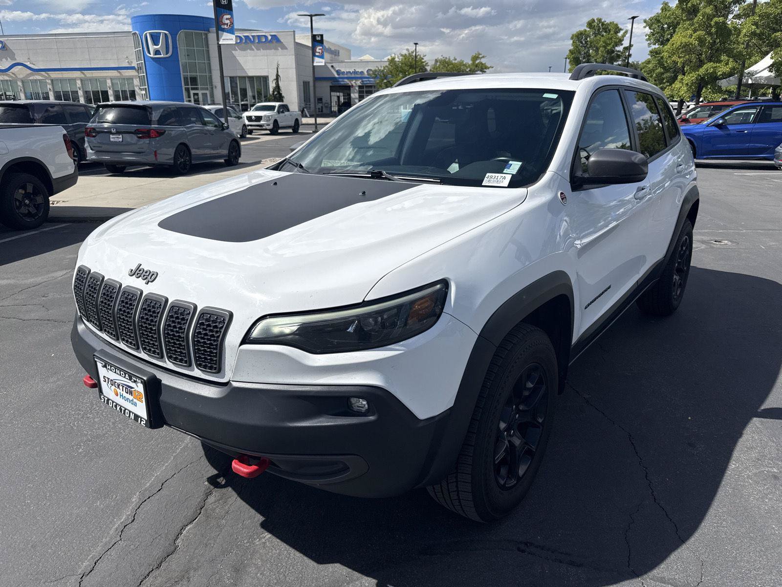 Used 2019 Jeep Cherokee Trailhawk AWD/4WD image 2