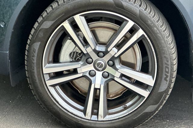 Used 2018 Volvo XC60 T6 Momentum w/ Convenience Package AWD/4WD image 25