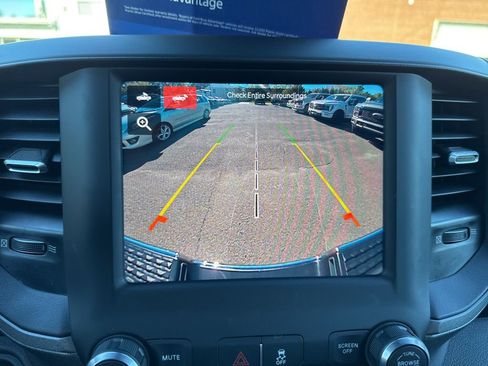 Used 2024 RAM 2500 Tradesman w/ Chrome Appearance Group image 27