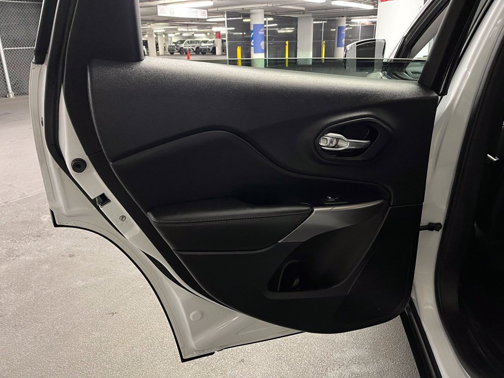 Used 2022 Jeep Cherokee Latitude Lux FWD image 18