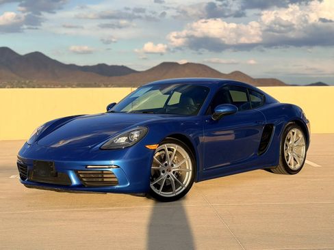 Used 2017 Porsche 718 Cayman RWD image 19