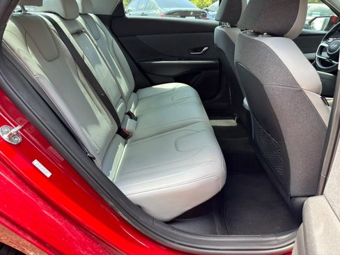 Used 2022 Hyundai Elantra Limited w/ Preferred Accessory Package FWD image 29
