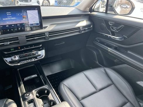 Used 2023 Lincoln Corsair Standard w/ Equipment Group 101A image 14