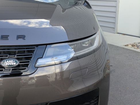 Used 2025 Land Rover Range Rover Sport SE image 12