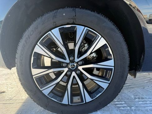 Used 2025 Volvo XC60 B5 Plus image 16