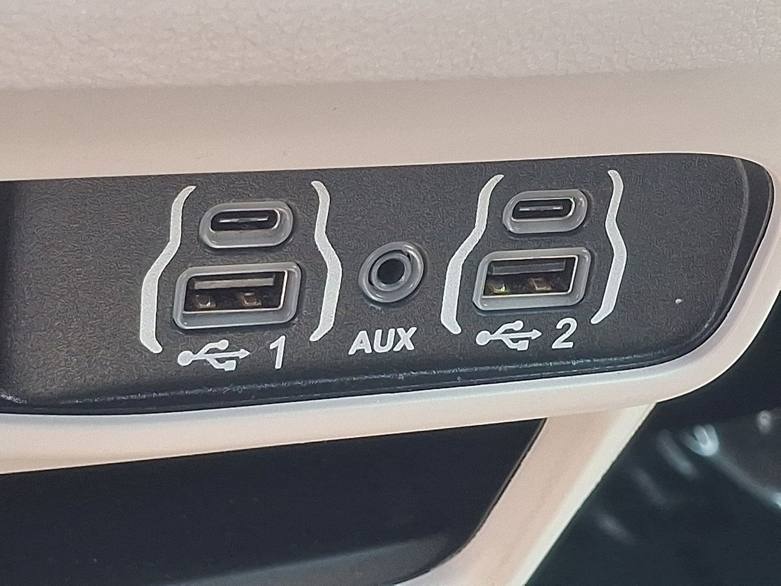 Used 2024 Chrysler Pacifica Touring-L FWD image 25