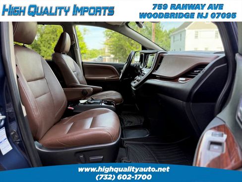 Used 2020 Toyota Sienna Limited Premium AWD/4WD image 23