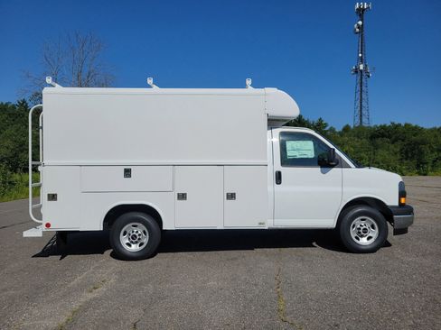 New 2025 GMC Savana 3500 w/ Power Convenience Package image 8