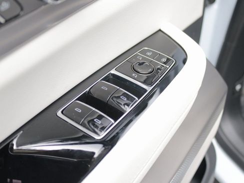 New 2026 Cadillac Vistiq Luxury image 11