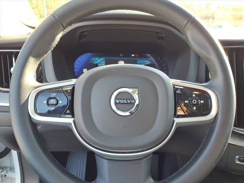 Used 2025 Volvo XC60 B5 Plus image 28