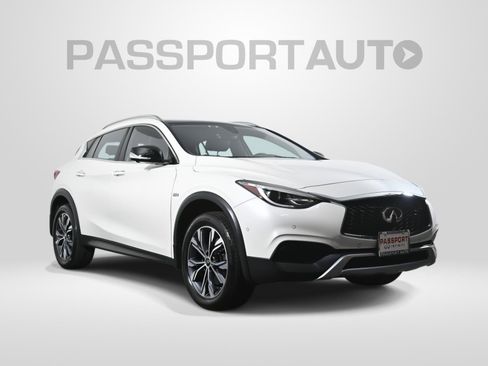 Used 2019 INFINITI QX30 Premium w/ Navigation Package image 3
