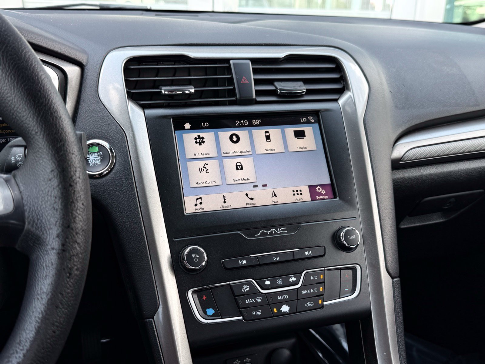 Used 2019 Ford Fusion SE FWD image 32
