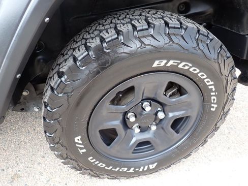 Used 2022 Jeep Wrangler Sport AWD/4WD image 7