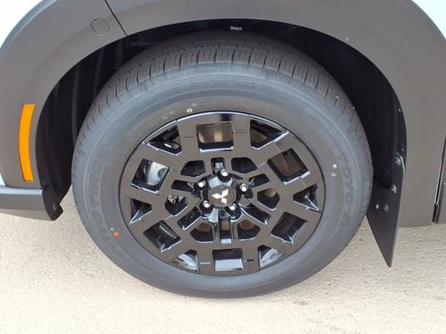 New 2026 Mitsubishi Outlander AWD image 12