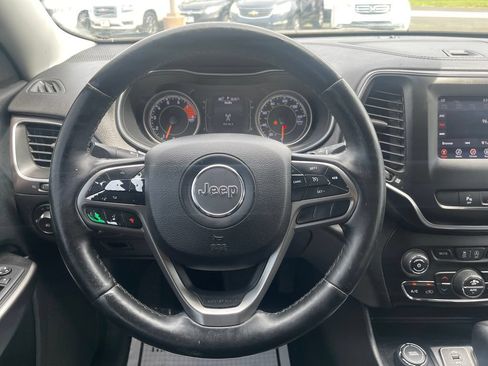 Used 2019 Jeep Cherokee Latitude Plus w/ Comfort/Convenience Group AWD/4WD image 22