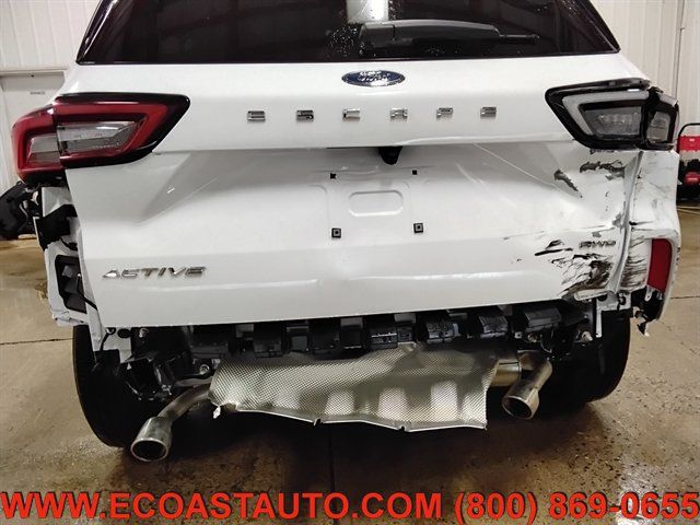 Used 2025 Ford Escape Active AWD/4WD image 17