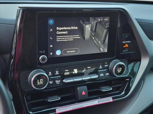 Certified 2024 Toyota Highlander LE FWD image 19
