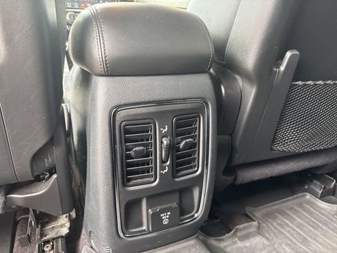 Used 2019 Jeep Grand Cherokee Altitude AWD/4WD image 18