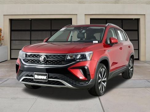 Used 2022 Volkswagen Taos SE w/ IQ.Drive SE Package AWD/4WD image 3