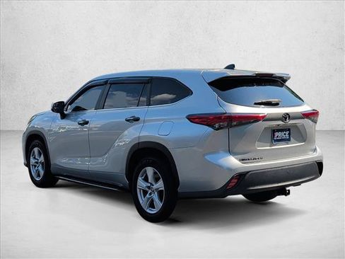 Used 2023 Toyota Highlander LE FWD image 7