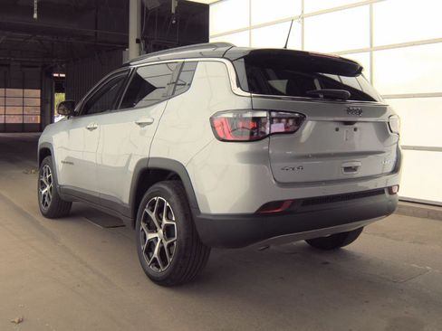 Used 2024 Jeep Compass Limited AWD/4WD image 4