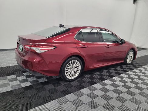Used 2020 Toyota Camry XLE FWD image 10