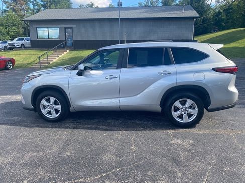 Used 2023 Toyota Highlander LE image 46