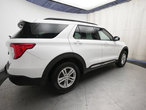 Used 2022 Ford Explorer XLT AWD/4WD image 35