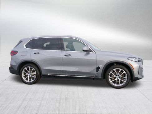 Used 2024 BMW X5 sDrive40i w/ Premium Package image 2