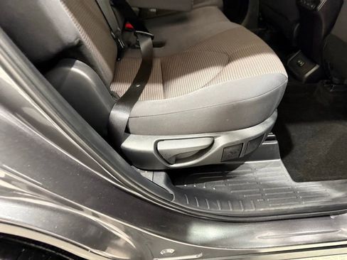 Used 2024 Toyota Highlander LE image 21