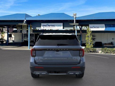 New 2026 Ford Explorer Active RWD image 5