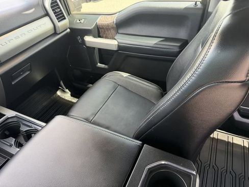 Used 2019 Ford F250 Lariat w/ Lariat Ultimate Package AWD/4WD image 16