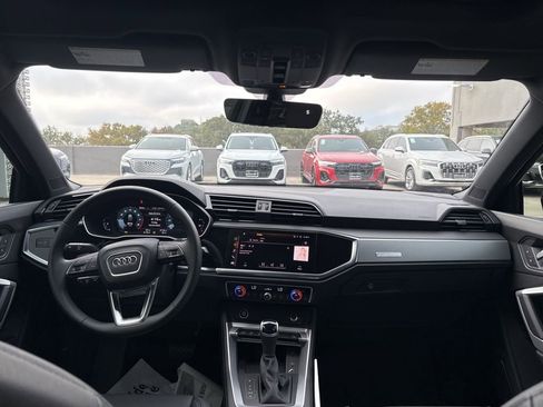 New 2025 Audi Q3 2.0T Premium image 18