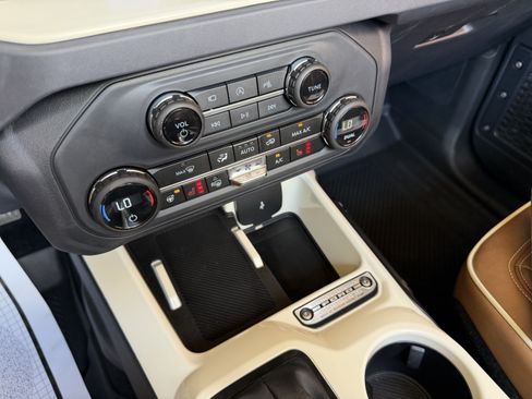 Used 2025 Ford Bronco Outer Banks AWD/4WD image 33