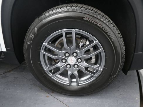 Used 2025 GMC Acadia Elevation FWD image 23