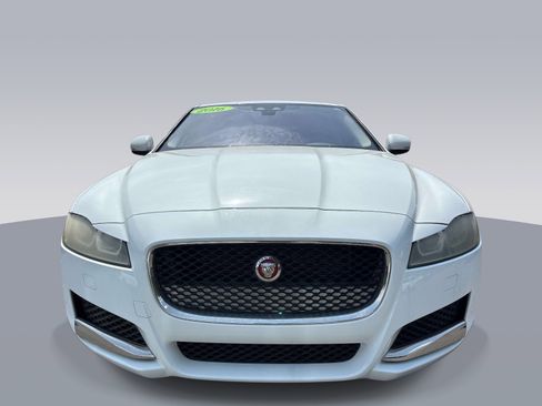Used 2016 Jaguar XF Premium RWD image 8