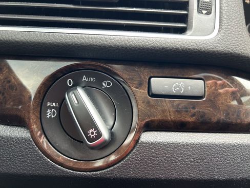 Used 2015 Volkswagen Passat 1.8T SEL Premium image 27