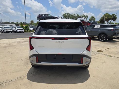 New 2027 Kia Seltos LX FWD image 7