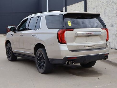 Used 2022 GMC Yukon Denali w/ Denali Premium Package AWD/4WD image 3