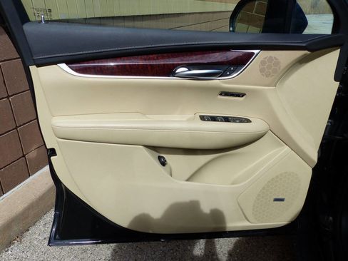 Used 2019 Cadillac XT5 Luxury image 28