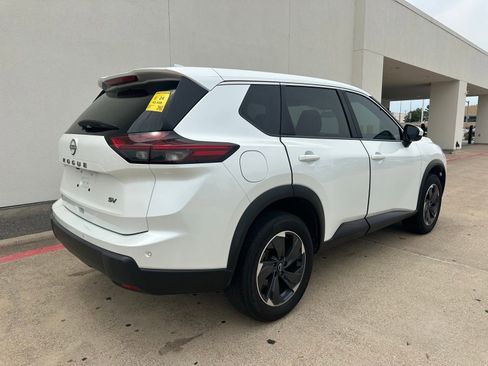 Used 2024 Nissan Rogue SV FWD image 7