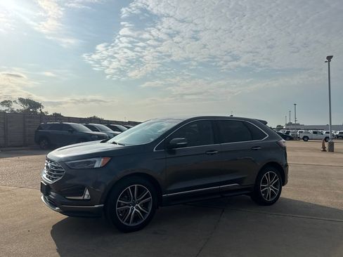 Used 2019 Ford Edge Titanium w/ Equipment Group 301A FWD image 11