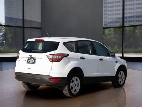 Used 2017 Ford Escape S image 5