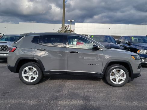 Used 2023 Jeep Compass Sport image 7