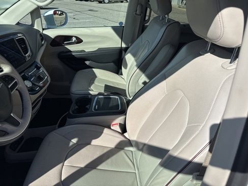 Used 2020 Chrysler Pacifica Limited image 12