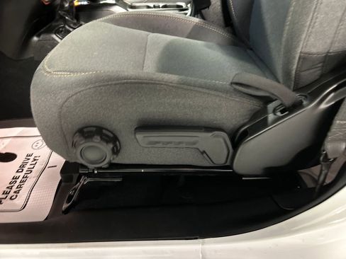 Used 2024 Jeep Wrangler Unlimited image 13
