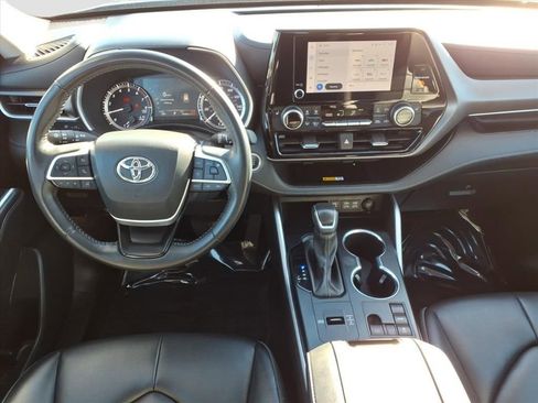 Used 2024 Toyota Highlander XLE image 13